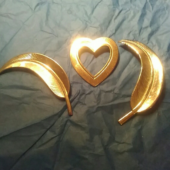Vintage goldtone pins - Picture 1 of 4